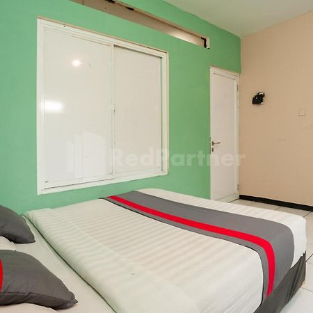 J&B Rooms Pramuka Jakarta Mitra Reddoorz Εξωτερικό φωτογραφία