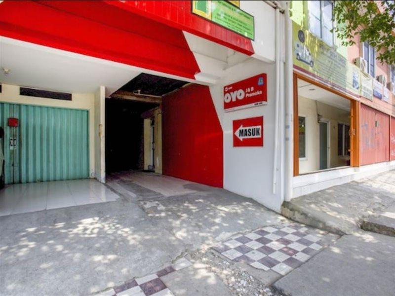 J&B Rooms Pramuka Jakarta Mitra Reddoorz Εξωτερικό φωτογραφία