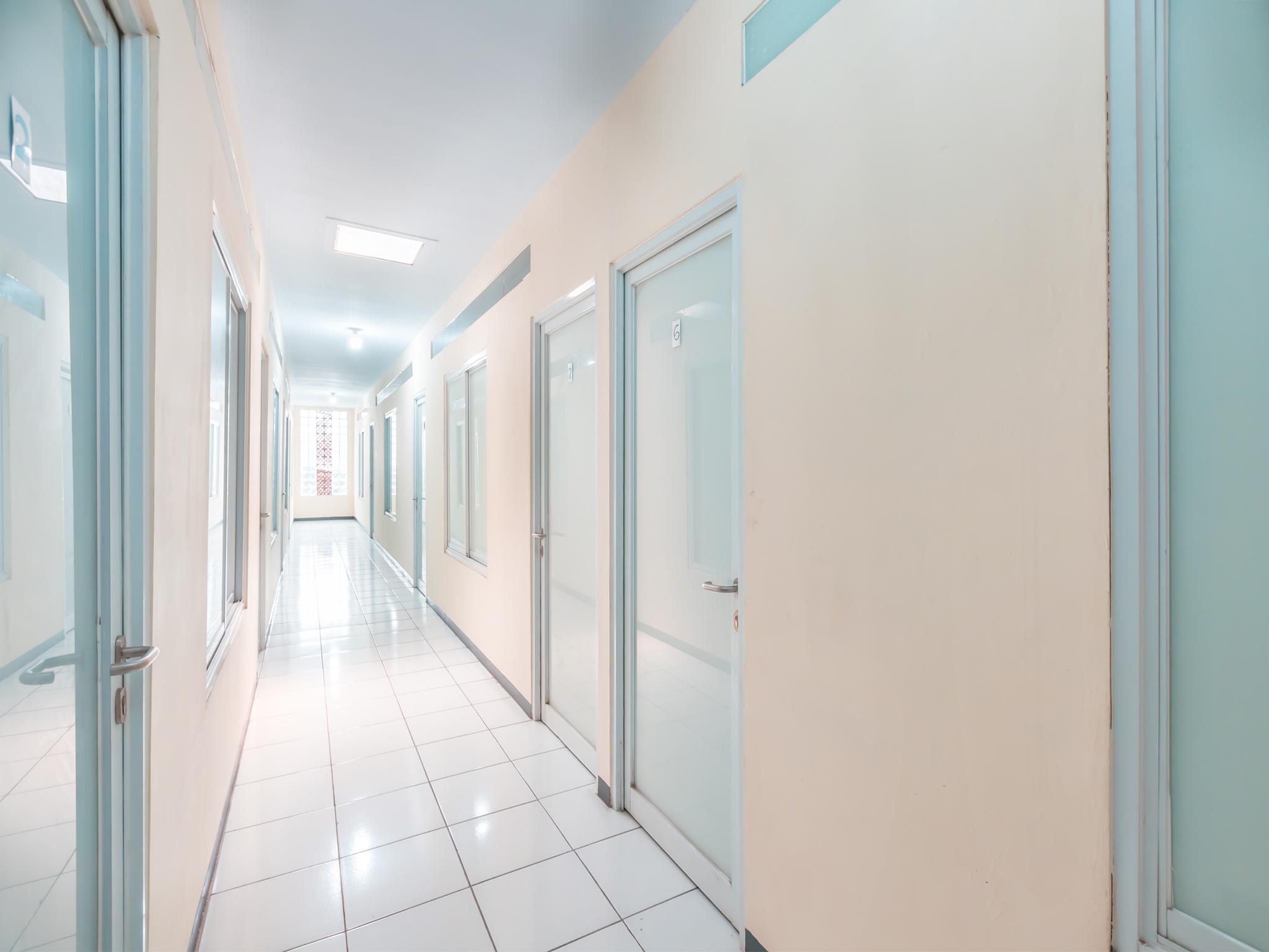 J&B Rooms Pramuka Jakarta Mitra Reddoorz Εξωτερικό φωτογραφία