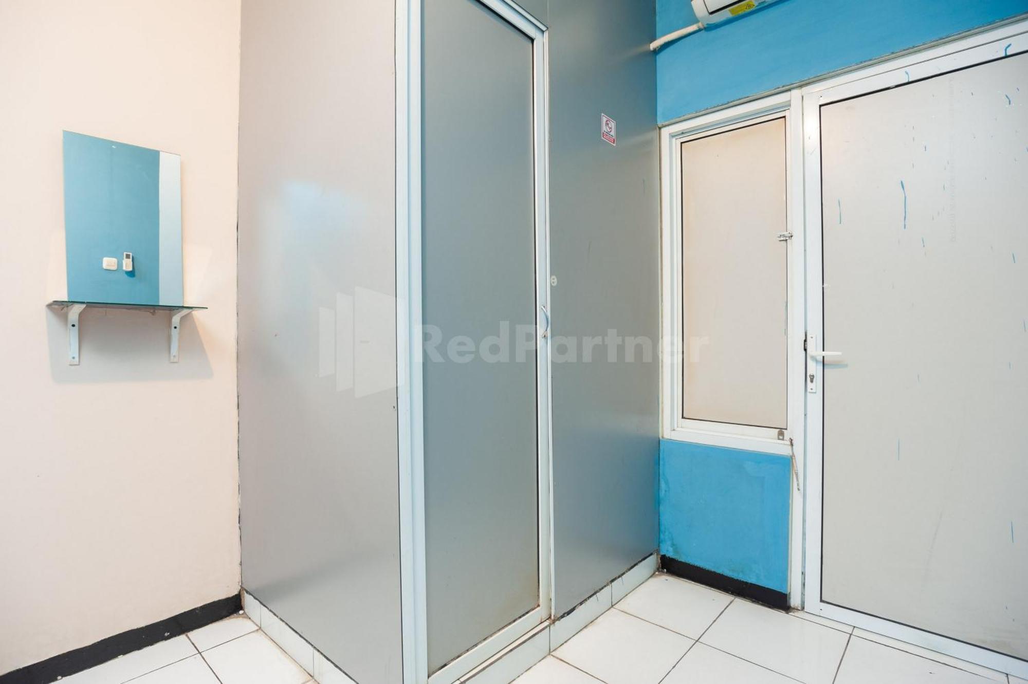 J&B Rooms Pramuka Jakarta Mitra Reddoorz Εξωτερικό φωτογραφία