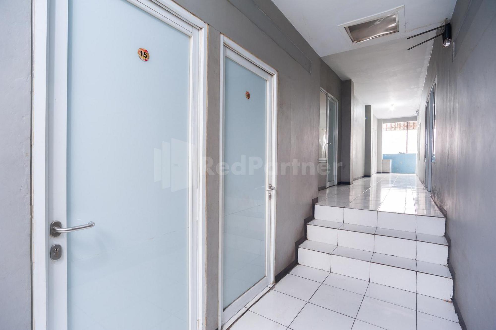J&B Rooms Pramuka Jakarta Mitra Reddoorz Εξωτερικό φωτογραφία