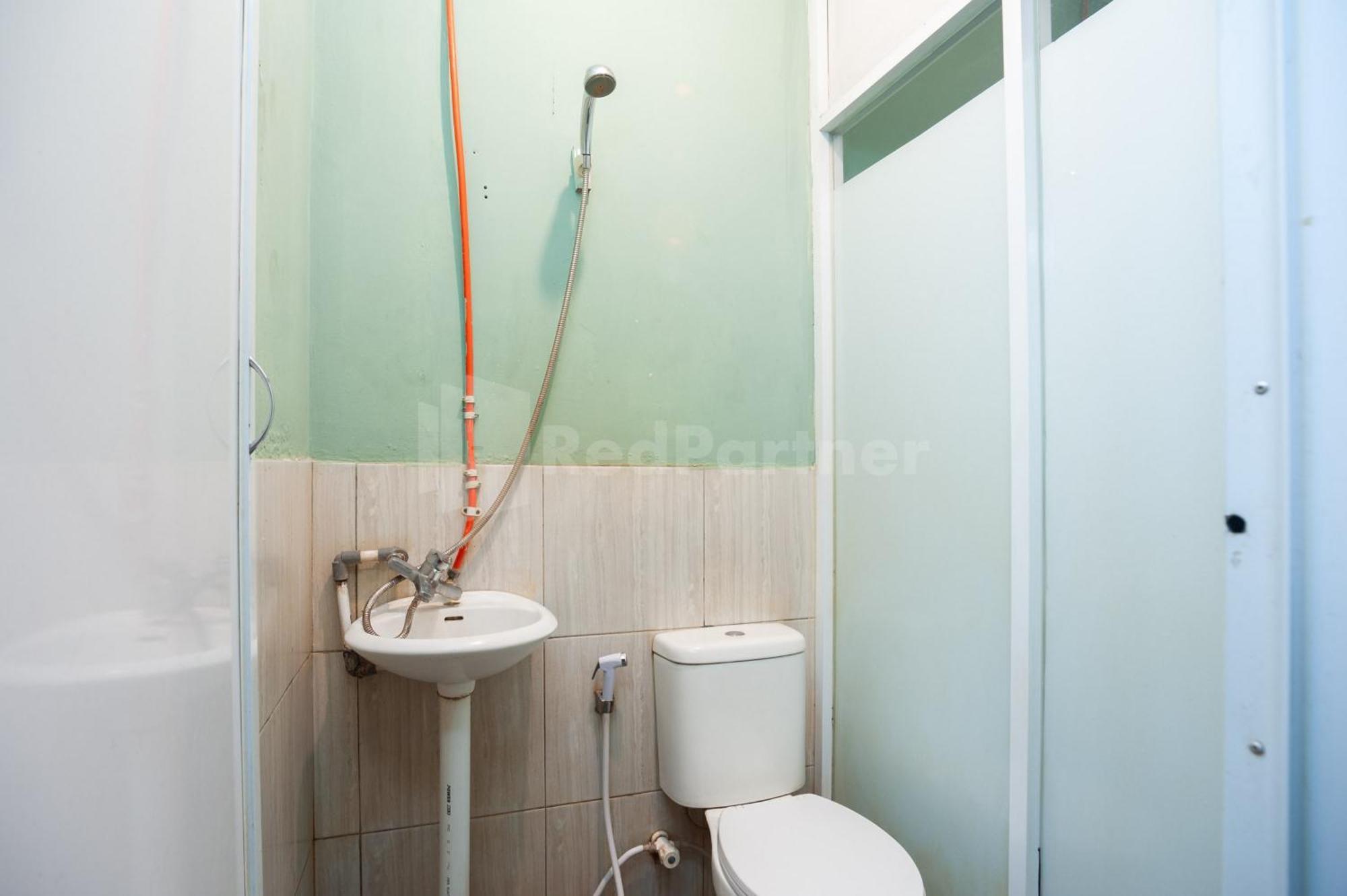 J&B Rooms Pramuka Jakarta Mitra Reddoorz Εξωτερικό φωτογραφία