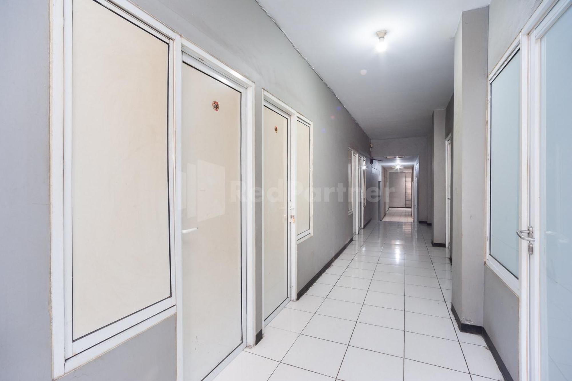 J&B Rooms Pramuka Jakarta Mitra Reddoorz Εξωτερικό φωτογραφία