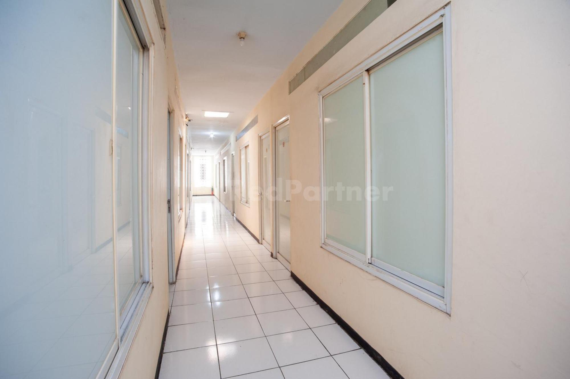 J&B Rooms Pramuka Jakarta Mitra Reddoorz Εξωτερικό φωτογραφία