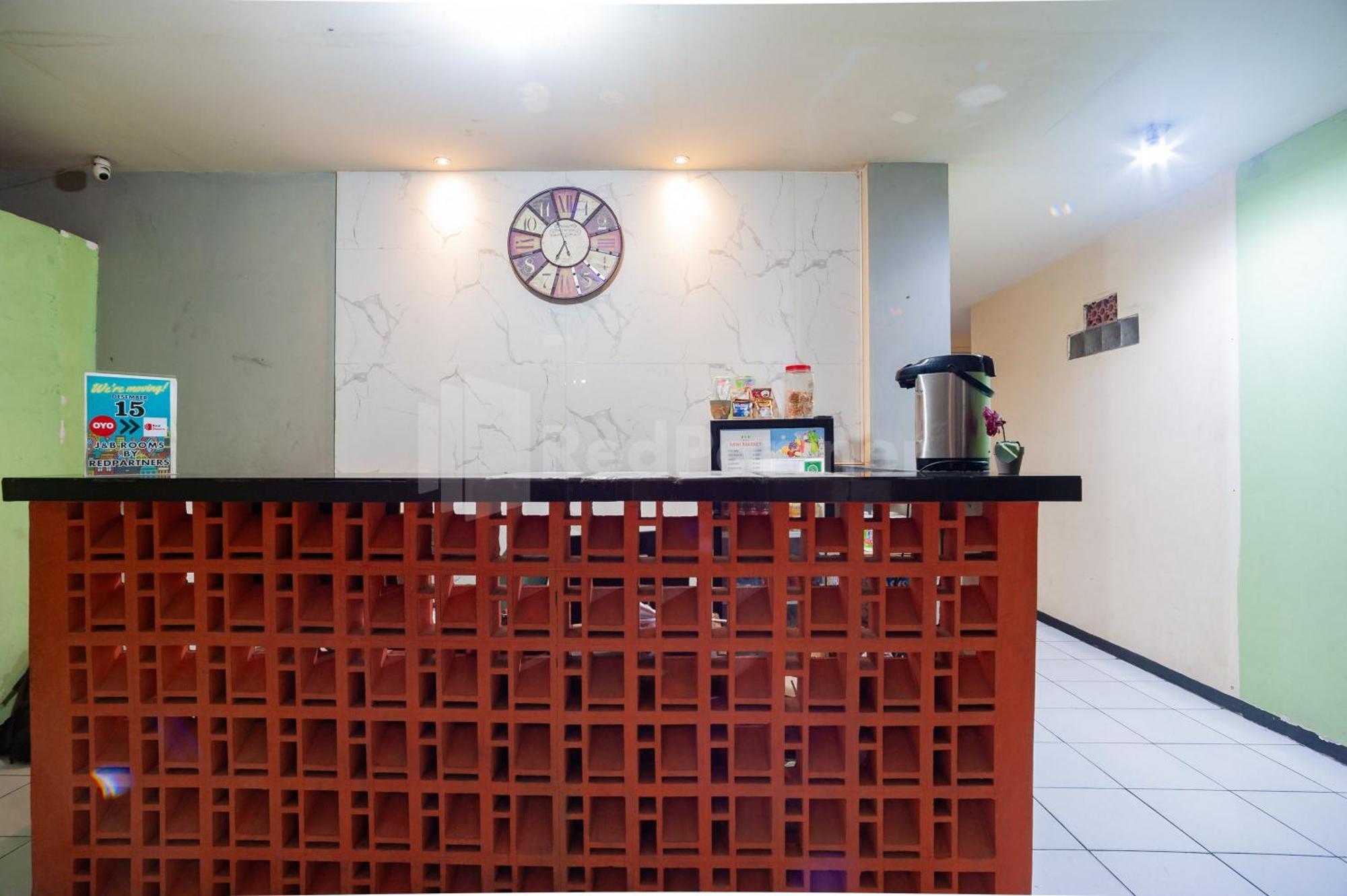 J&B Rooms Pramuka Jakarta Mitra Reddoorz Εξωτερικό φωτογραφία